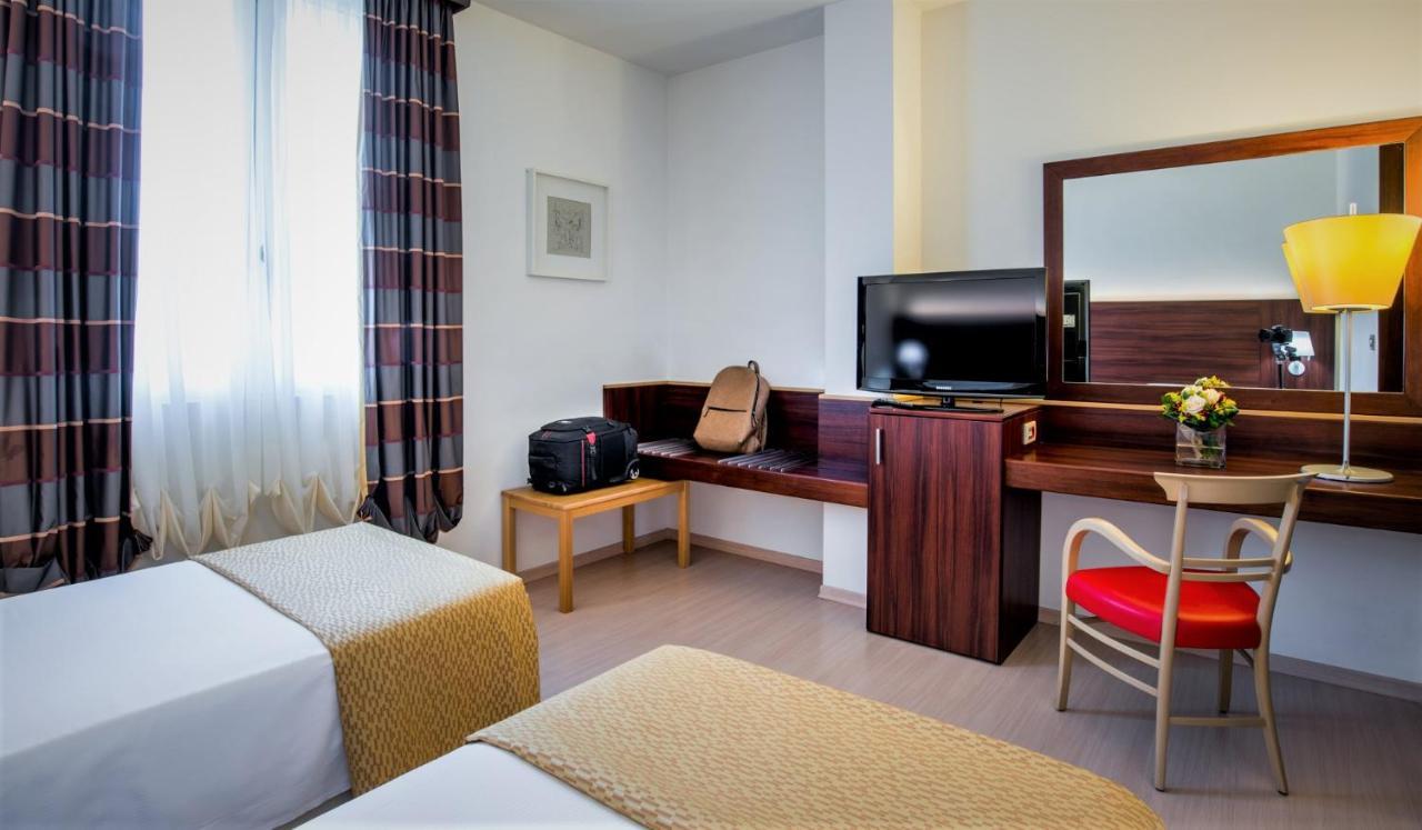 Delfina Palace Hotel Foligno Ngoại thất bức ảnh