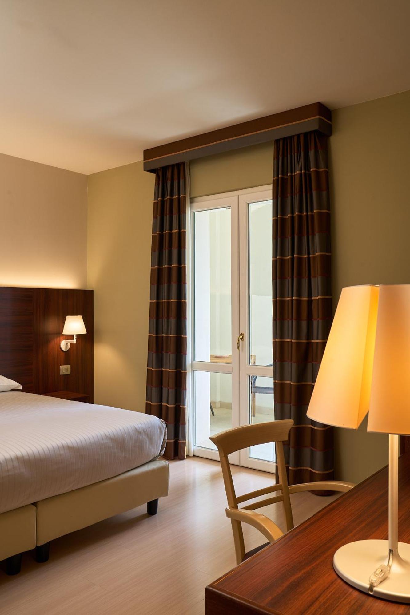 Delfina Palace Hotel Foligno Ngoại thất bức ảnh