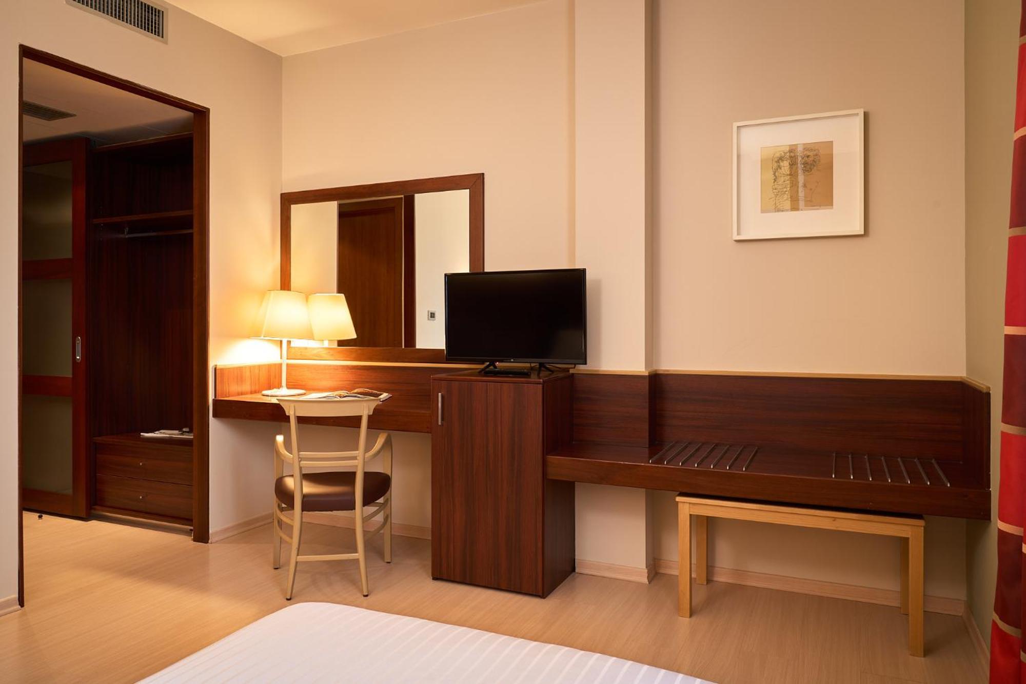 Delfina Palace Hotel Foligno Ngoại thất bức ảnh