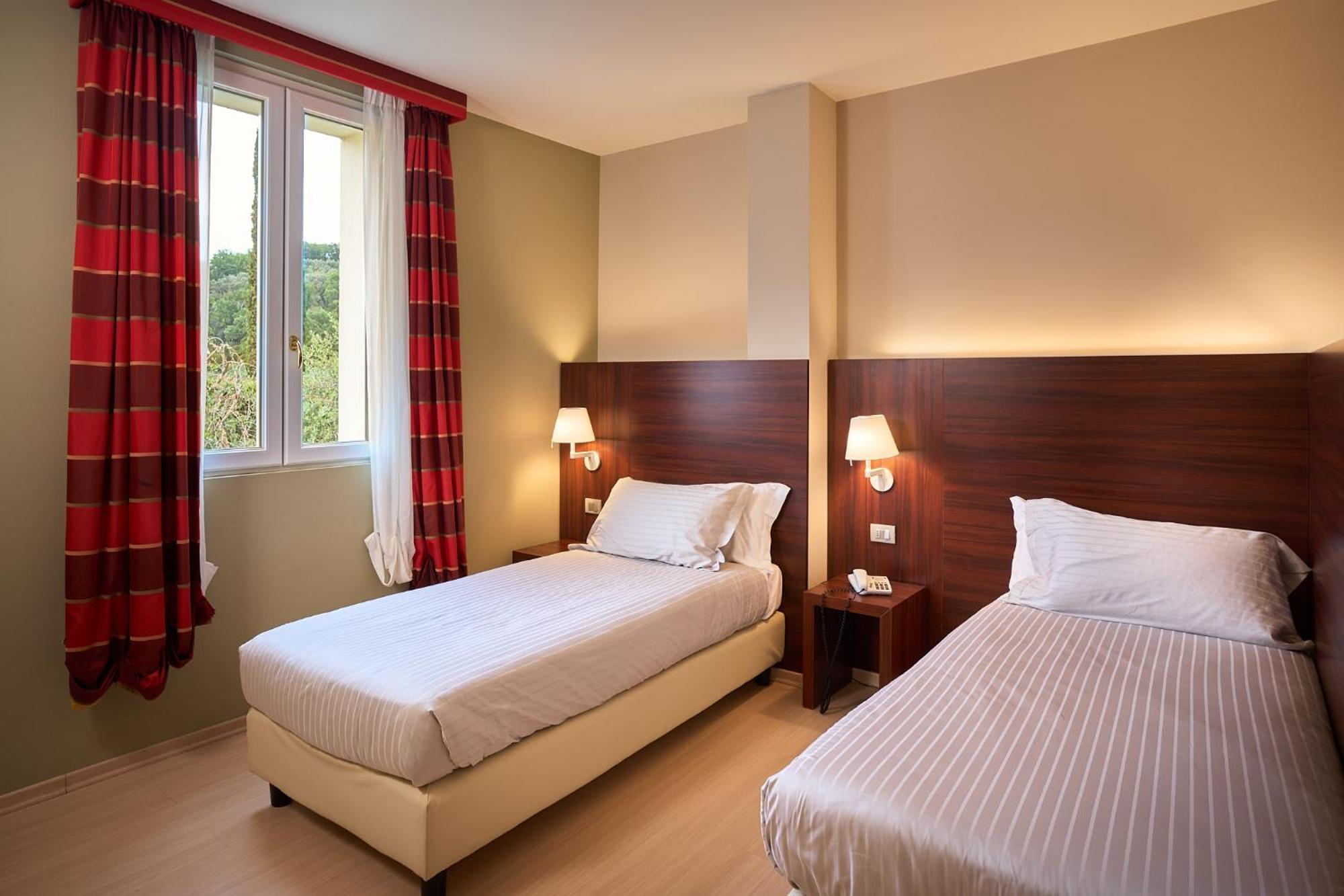 Delfina Palace Hotel Foligno Ngoại thất bức ảnh