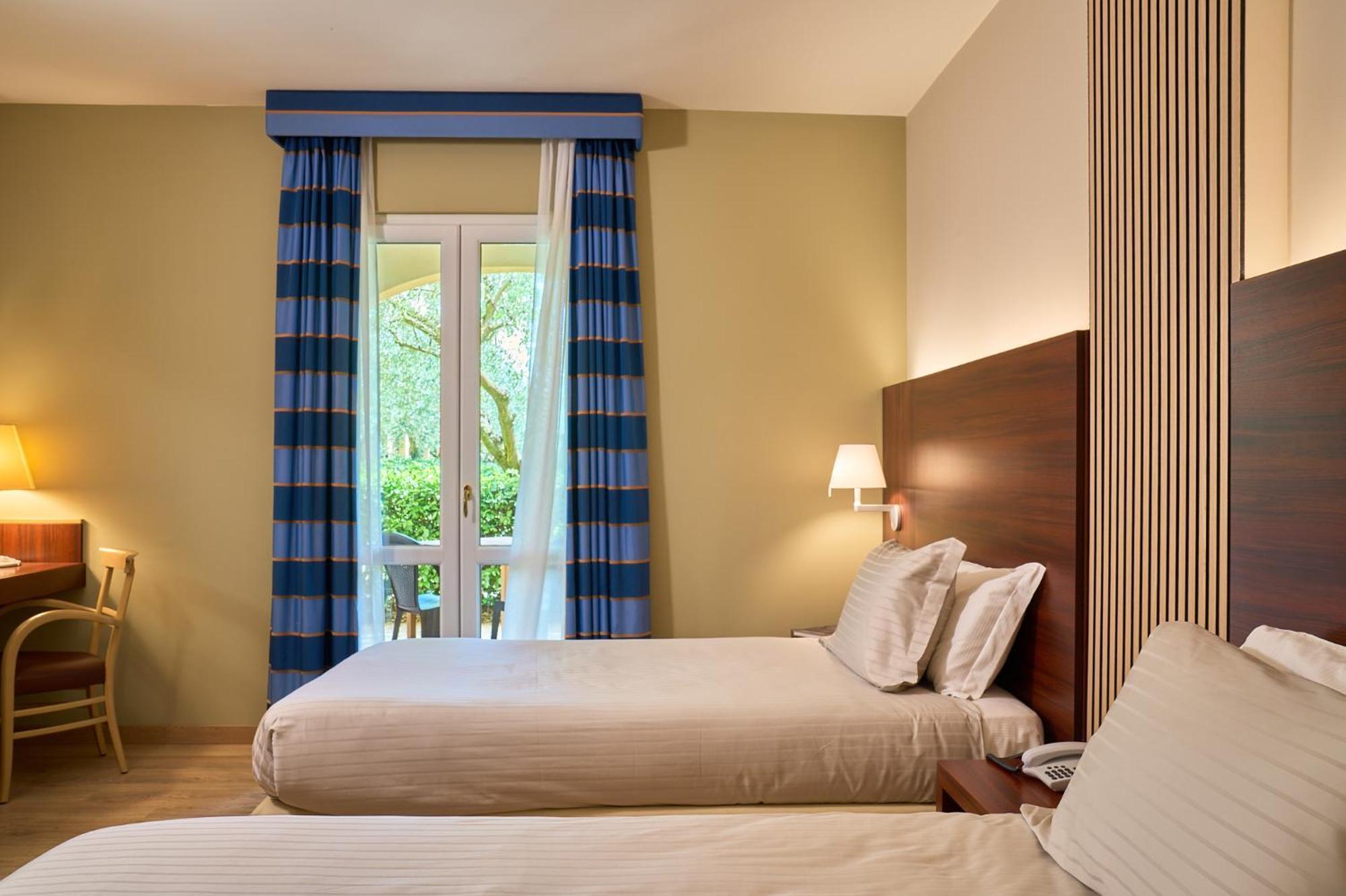 Delfina Palace Hotel Foligno Ngoại thất bức ảnh