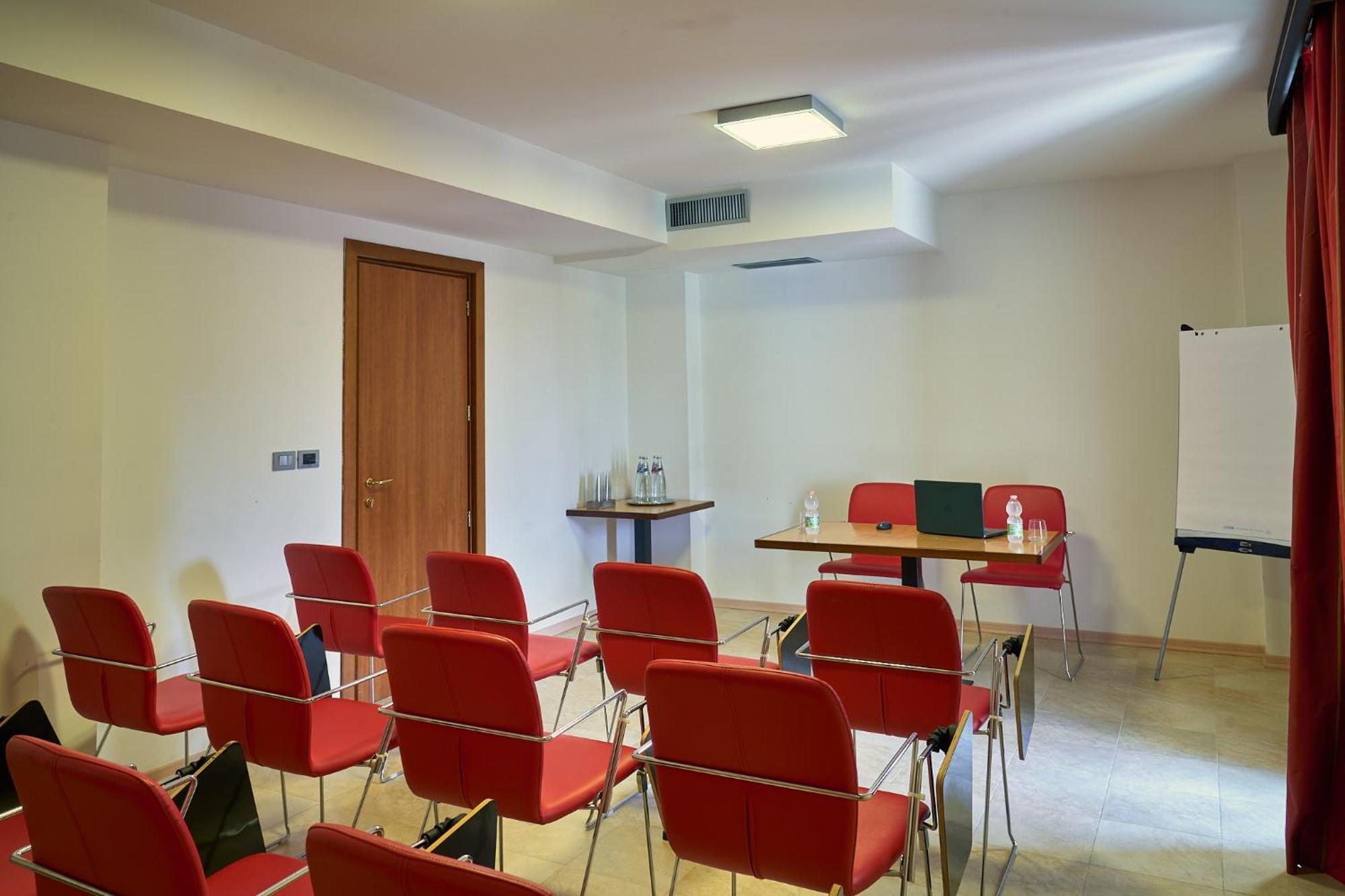 Delfina Palace Hotel Foligno Ngoại thất bức ảnh